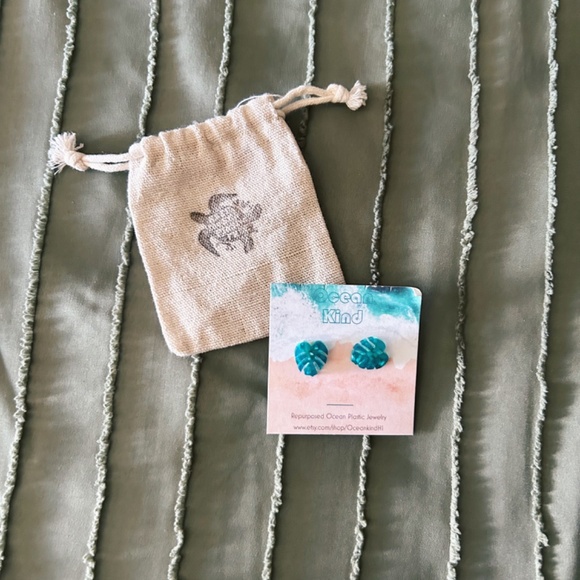 Monstera Stud Earrings - Handmade from Up-Cycled Ocean Plastic - Picture 5 of 5